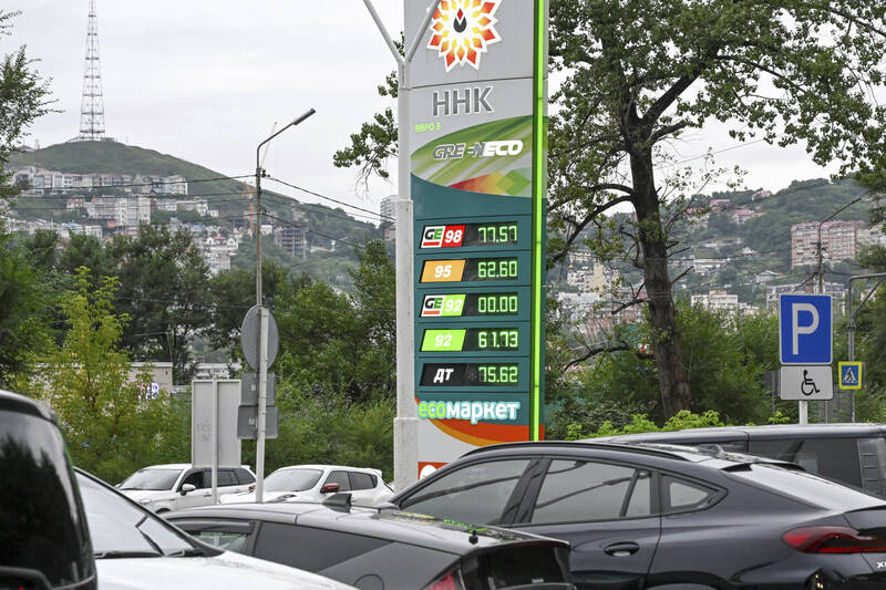 俄國人崩潰！烏軍專打煉油廠 油價飆漲50％