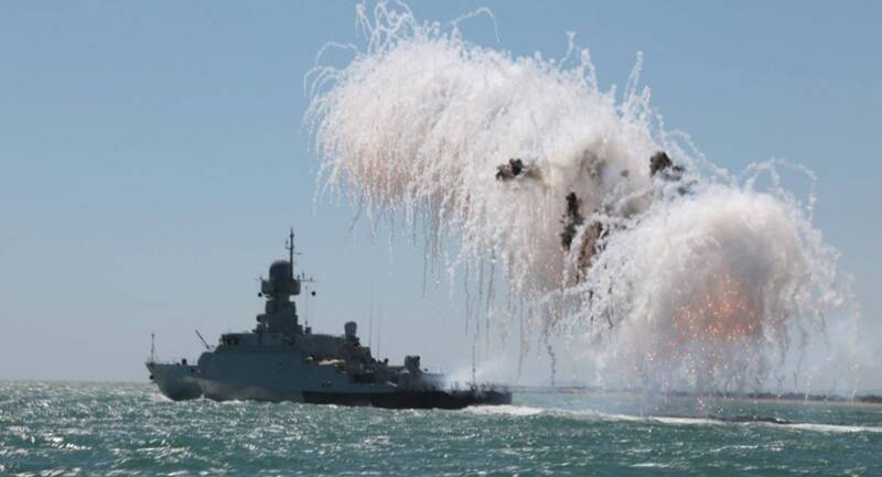 【影】烏克蘭締造戰爭史！FPV無人機首度成功打擊俄軍飛彈護衛艦