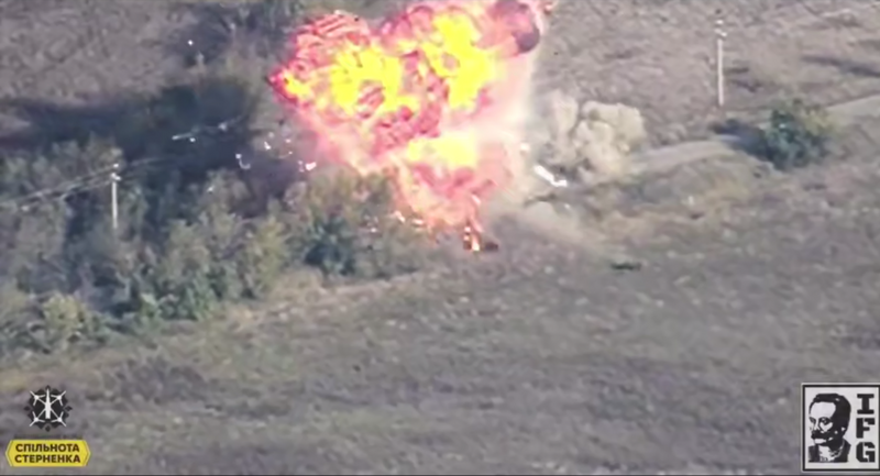 【影】烏軍設下獵殺陷阱！「海馬士」精準點名 俄戰車縱隊全滅