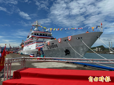 新式千噸級海巡巡防艦亮相！ 至多可裝載42枚「鎮海」火箭彈
