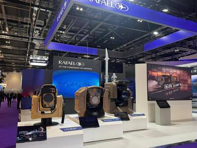 以色列首展全尺寸「鐵束」雷射武器 製造商還想將它部署上軍艦