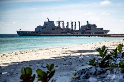 國軍公開2萬噸「磐石艦」靠泊太平島 17億碼頭整修工程花得值得