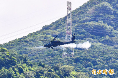 國軍「聯勇操演」登場！阿帕契30鏈砲狂轟、IDF熱焰彈齊射