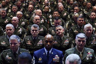 川普邀800將領開會卻超尬 林超倫：顯見軍隊努力維持無黨派立場