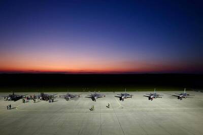 【影】斯洛伐克、保加利亞再迎F-16 BLK70戰機 我國新機返台再等等