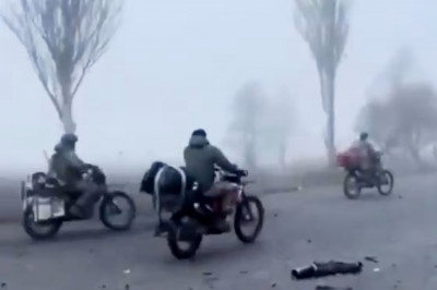 【影】瘋狂麥斯式進攻 俄軍乘破車攻入烏東重鎮波克羅夫斯克