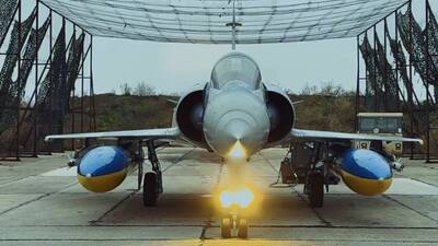 【影】烏軍首曝幻象2000-5F戰機身影 機身這些「戰績」彩蛋太顯眼