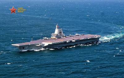 【影】才服役兩周 中「福建號」航艦完成首次海上多科目演習