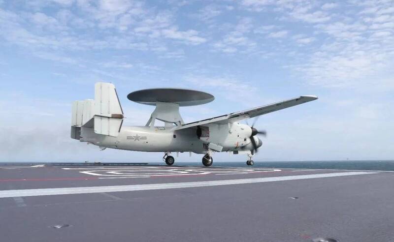 中國艦載電戰機「殲-15DT」 起降「福建號」畫面首度曝光