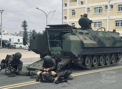 模擬敵火下自救互救  軍醫局在澎湖「軍、公、民營醫療整合」演練