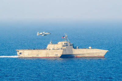 A-10攻擊機又有新用處 與美海軍聯演防無人機艦