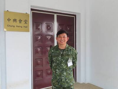 退役上校接教召令從國外返台報到  還代表公司捐贈10萬元敬軍款