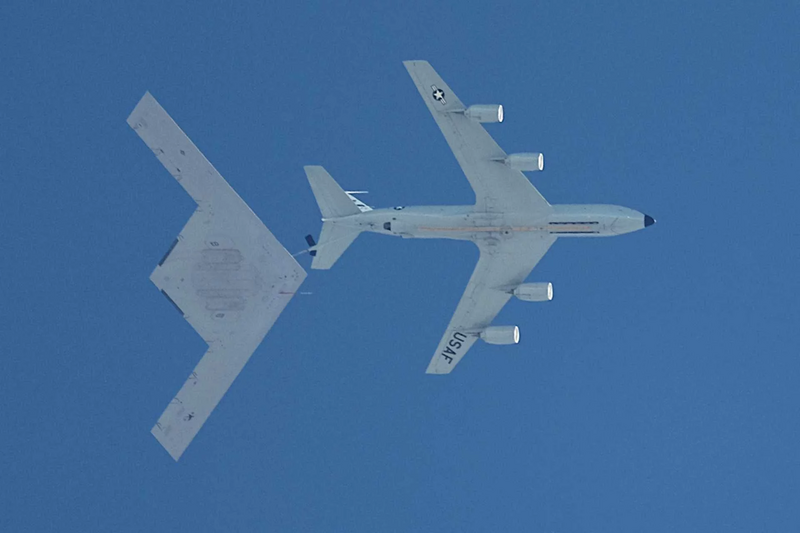 B-21匿蹤轟炸機首曝空中加油 長程打擊能力測試曝光