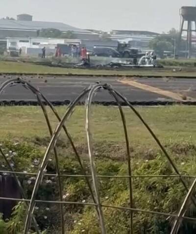 空軍T-34教練機墜毀2飛官殉職  現場畫面曝光