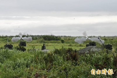 雨彈狂炸！陸軍風雨無阻重砲射擊 雷霆2000、M109A2震撼登場