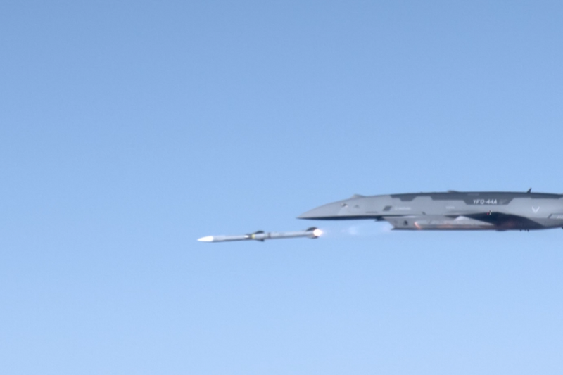 美軍AI僚機首射AIM-120飛彈 無人空戰跨出關鍵一步