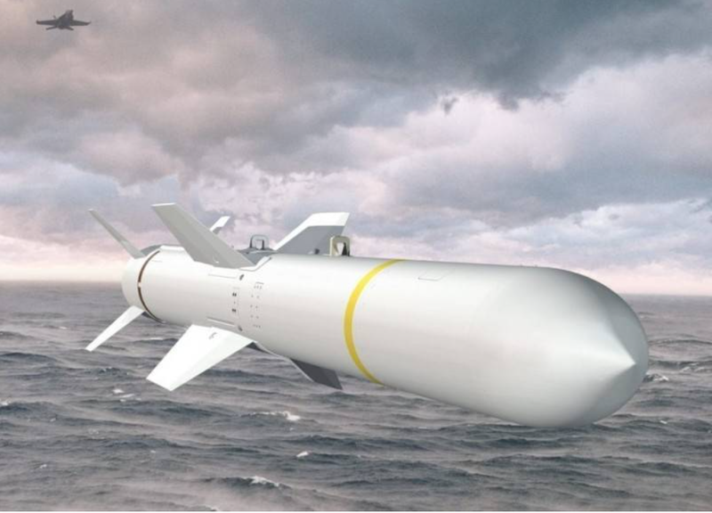 美國政府推動包含7項武器的大型對台軍售案，紐約時報今天報導，其中最敏感的武器是波音（Boeing）製造的AGM-84H/K SLAM-ER空對地飛彈。圖為波音生產的「魚叉」系列飛彈。（圖擷取自波音網站）