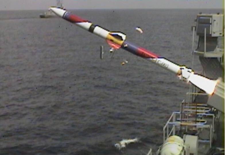 繼海軍塔江軍艦配備國產海劍二防空飛彈之後，6艘拉法葉級軍艦在完成鬥系統性能提升之後，也將配備海劍二飛彈系統。圖為中科院海劍二飛彈在軍艦上實彈射擊測試畫面。（圖：取自中科院影片）。