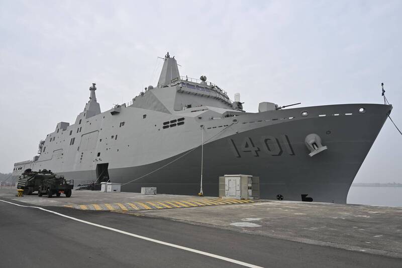 新一代兩棲艦艇玉山艦 軍方擬於下月成軍