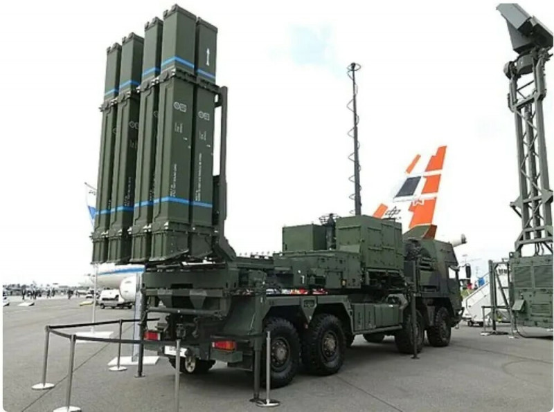 IRIS-T SLM防空系統可攔截高度25公里、方圓40公里以內的各種空中威脅目標。（擷取取自Diehl Defence官網）