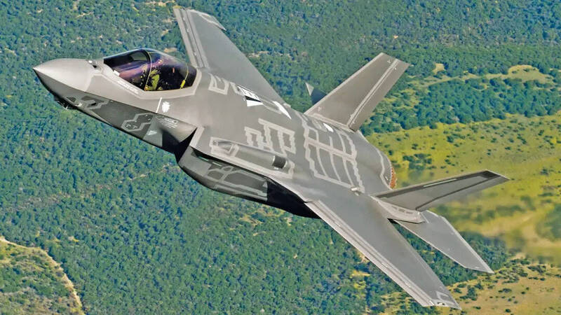 羅馬尼亞最高國防委員會（CSAT）曾在今年4月宣布對美採購 F-35「閃電 II」戰機，力求追上波蘭、捷克空軍的現代化腳步，成為第三個擁有該戰機的東歐國家。（洛克希德．馬丁）