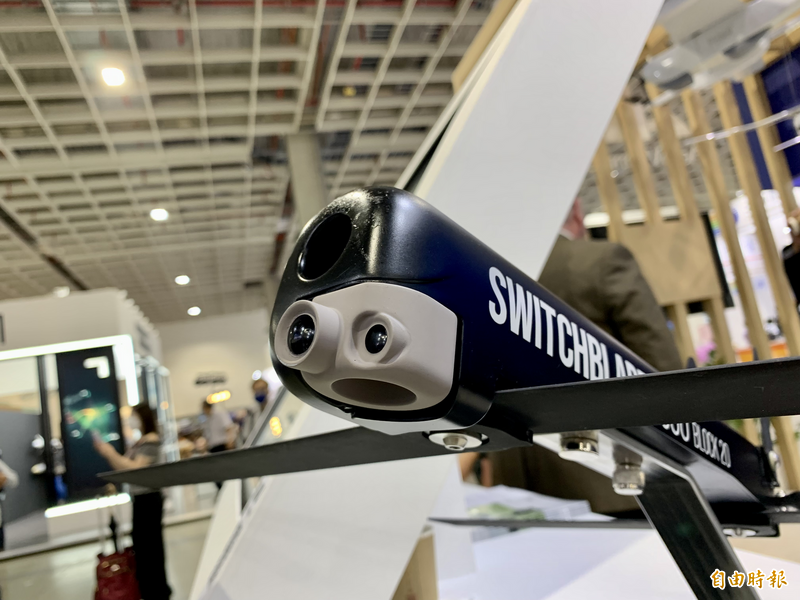 「彈簧刀300」型無人機搭載一具光學／紅外線鏡頭模組，能提供士兵敵方目標的即時影像資訊，並實施直接打擊。（記者陳治程攝）
