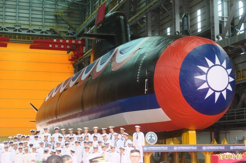 我國首艘國造潛艦「海鯤號」9月28日首度亮相。（記者吳書緯攝）
