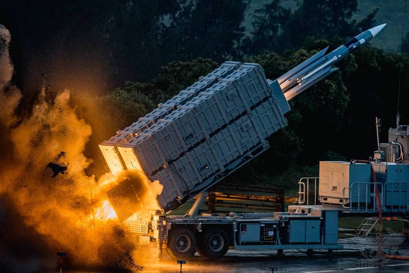 海軍海鋒大隊操作雄風三型反艦飛彈，未來該單位將逐步擴編為指揮部。（資料照，國防部提供）