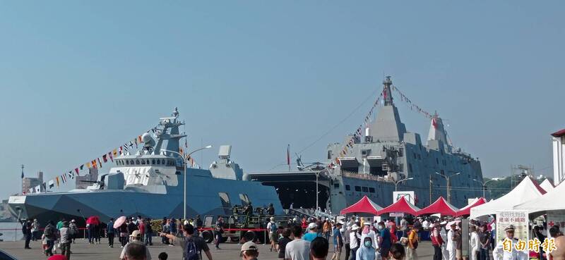 玉山艦、塔江艦、快速布雷艇首度開放參觀。（記者洪定宏攝）