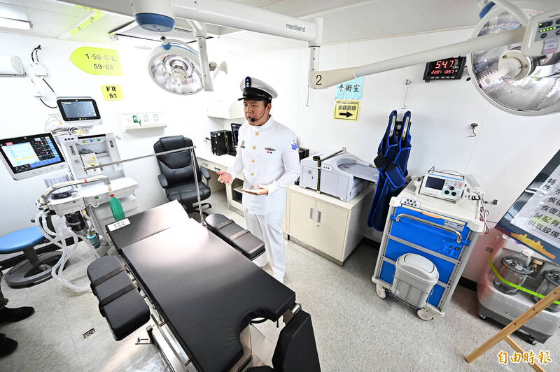 玉山艦一大亮點，設有乾淨舒適的診療室、手術室、牙科室、恢復室與病房，可執行一般外科及骨科手術。（記者李惠洲攝）