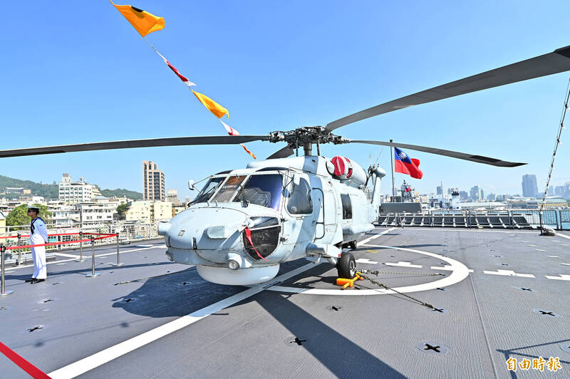 玉山艦艦艉飛行甲板可停放S-70C（M）反潛直升機。（記者李惠洲攝）