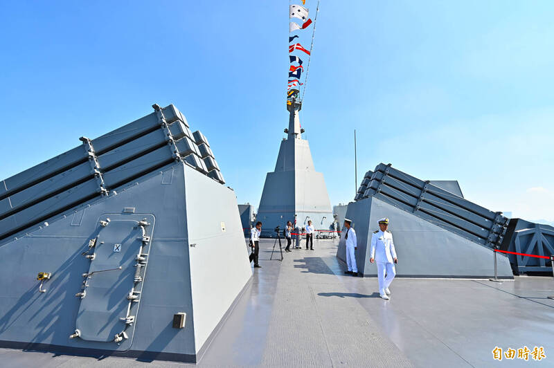 玉山艦所搭載的海劍二防空飛彈。（記者李惠洲攝）