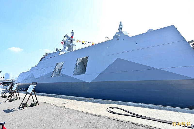 塔江艦為採雙船體設計，具有中短程防空與反艦作戰之能力。（記者李惠洲攝）