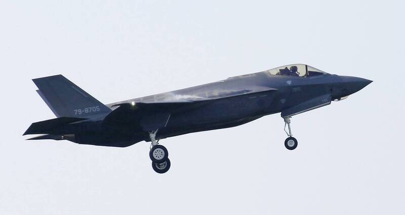 日本航空自衛隊近年持續接裝F-35A戰機之外，各式新型飛彈也逐步到位。（美聯社）