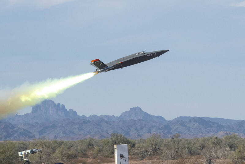 克拉托斯（Kratos）公司打造的XQ-58A「女武神」（Valkyrie）為美軍「低成本可消耗航空器」計畫的初代示範機，於2019年首飛。（美國空軍歷史博物館官網）