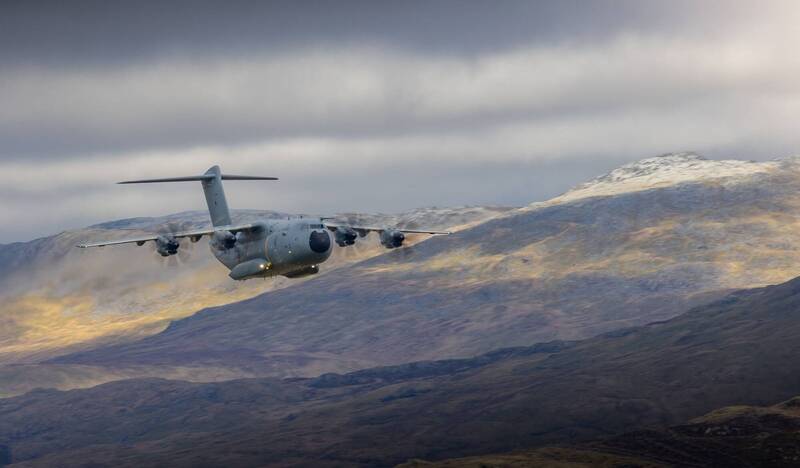 英國皇家空軍第30運輸中隊，為全球首支空運中隊，過去機隊以美製C-130J運輸機為主力，並自2016年底起陸續換裝為現役的空中巴士A400M重型運輸機。（英國皇家空軍官方Facebook）