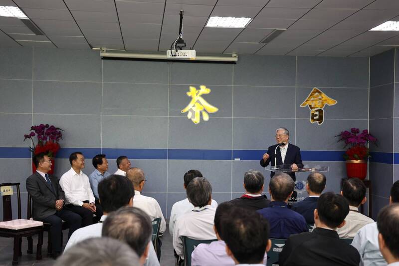 中科院日前舉辦茶會，特別表彰飛彈所顧問蘇玉本榮獲美國國家工程技術學院（NAE）國際院士的殊榮。（取自中科院臉書）