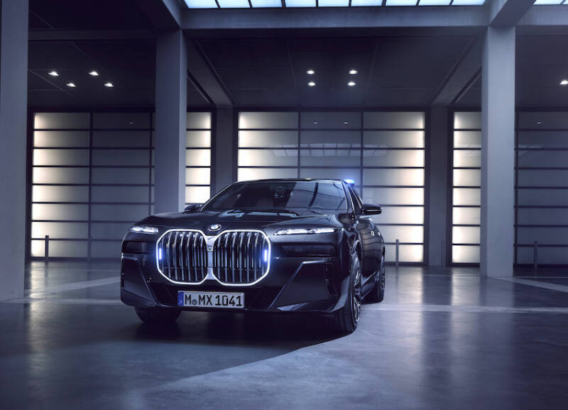 為維護新任總統安全丶由國安局特勤中心採購的新款防彈座車BMW 760i xDrive Protection車款，已經由原廠運交台灣，並且完成交車驗收程序，下週起即可視安維狀況需要使用。（圖片來源：BMW）