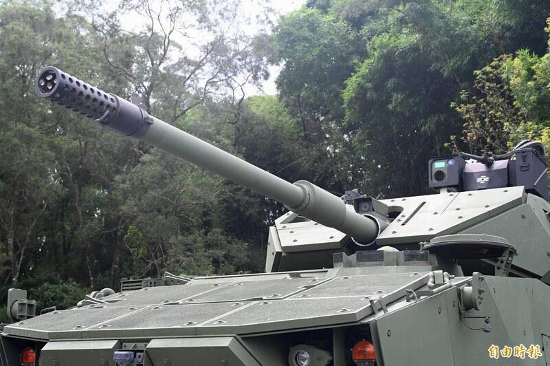 雲豹輪型戰車搭載105公厘戰車砲，穿甲力優於現役M60A3、CM11戰車，且後座力更低。（記者王藝菘攝）