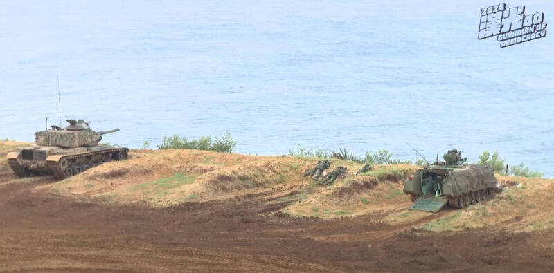 官兵於最後階段與戰、甲車在岸際實施最後接戰。（圖片擷取自直播畫面）