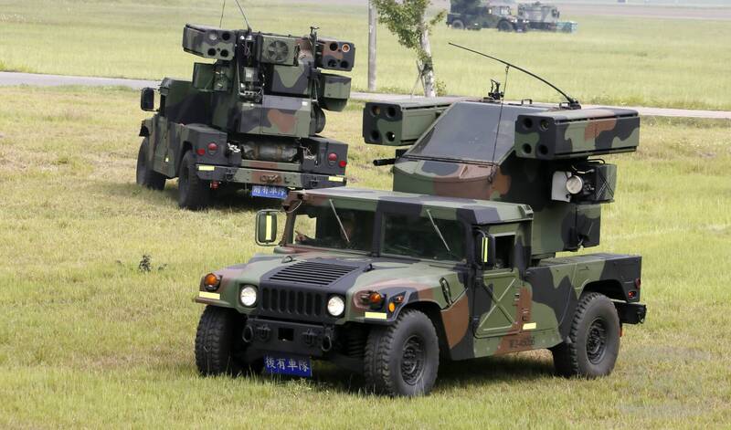 「復仇者」飛彈車是由一輛M1097A2悍馬車，以及一座飛彈發射塔組合而成，火力與機動性兼具。（軍聞社提供）