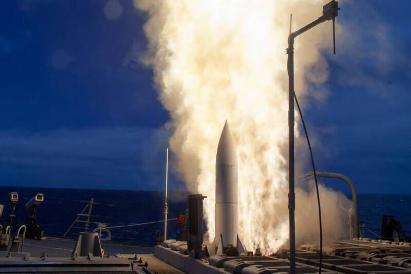 AIM-174B是基於「標準六型」（SM-6） 防空飛彈（見圖）開發的全新武器。（取自美國海軍官網）