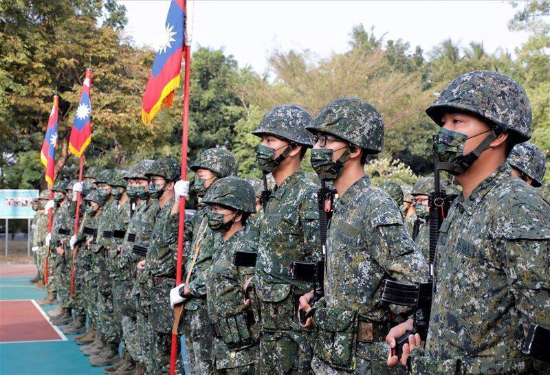 國防部在2021年通過陸軍步兵旅基地訓練計畫的可行性評估後，隔（2022）年便於步訓部營區實施3梯次進訓班隊，圖中部隊即為當年底試行「111-3步兵營戰備任務訓練」的步兵117旅步3營官兵。（取自青年日報）
