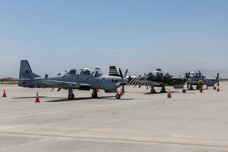 美國空軍特戰司令部（AFSOC）所屬的3架A-29「巨嘴鳥」輕攻擊機於7月時即抵達他們的新家-加州愛德華空軍基地，交由試飛員學校第412測試聯隊。（Edwards AFB）（圖片擷取自DVIDS）