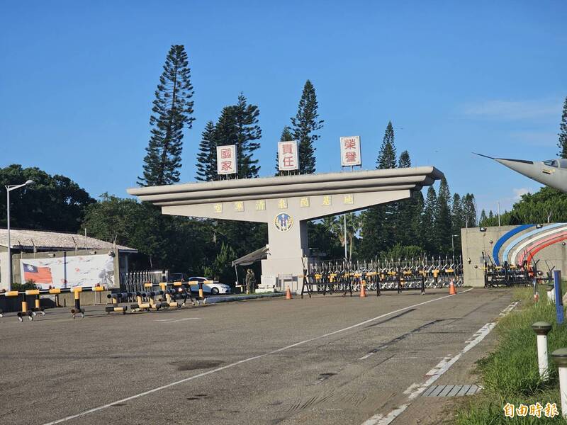 駐新竹基地的空軍幻象2000-5戰機，4年前曾因基地主跑道歲修而短暫移防台中沙鹿，今回因應戰訓任務調整、綜合敵情考量，因此再度移駐清泉崗。（資料照）