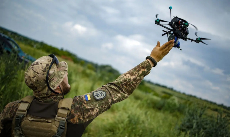 烏克蘭戰場上，小型無人機已成為士兵們揮之不去的夢魘。（圖取自烏克蘭武裝部隊臉書）