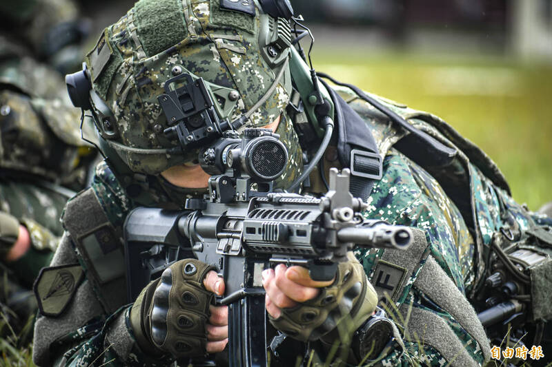 陸軍特戰部隊以特殊作戰任務而獨立存在，且往往須執行高風險、多領域的支援作戰。分別執行飛行、特種作戰、跳傘及航海4大任務。（資料照/記者劉宇捷攝）