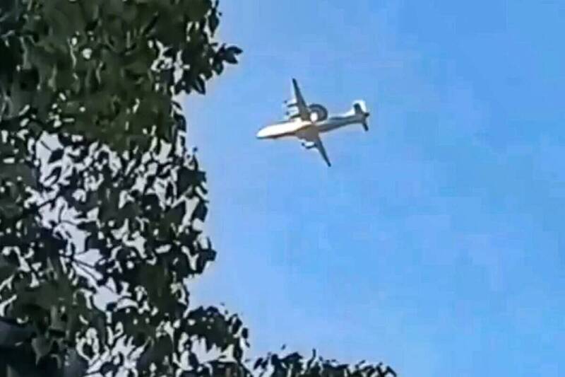 社群媒體流傳影片顯示，中國疑測試其最先進空中預警管制機空警-3000（KJ-3000）。（圖取自X平台）