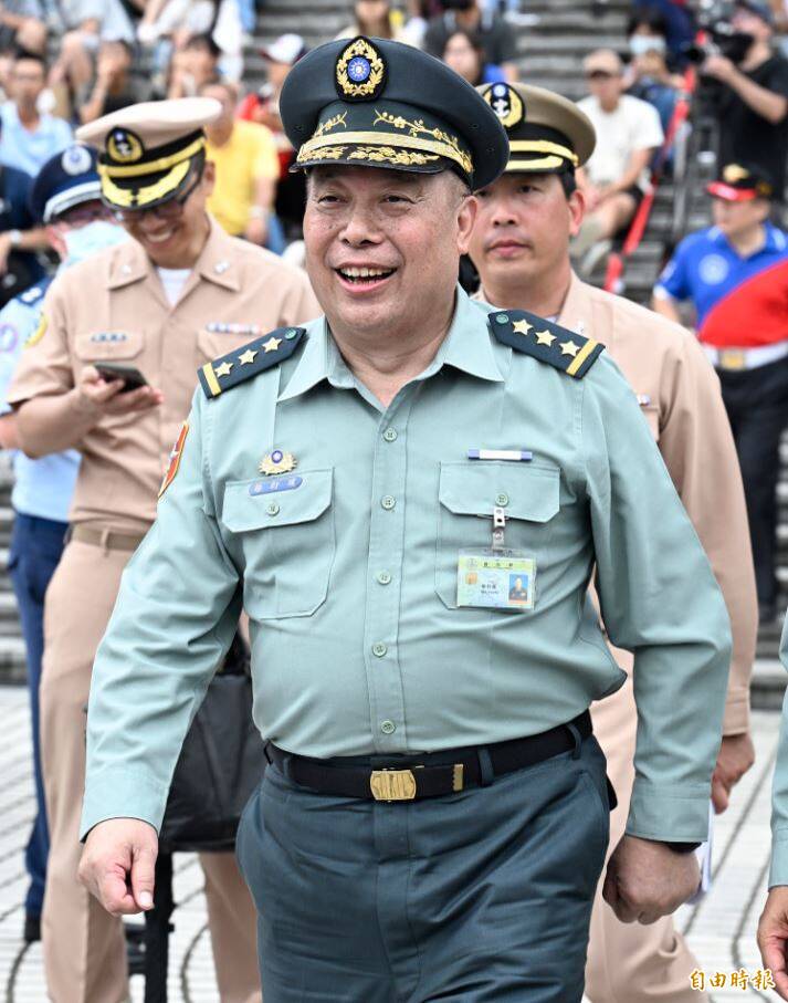 國防部軍備副部長徐衍璞上將2月1日將屆齡退伍，被暱稱為「微胖界上將第一人」，但他近年多次奔走在台美兩國之間，緊盯軍售進度丶促進兩國國防工業合作，可說是體力丶毅力都相當驚人。（資料照，記者陳志曲攝）
