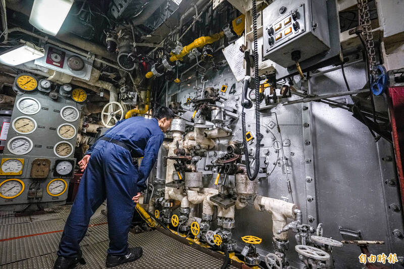 濟陽級巡防艦仍以「燒鍋爐」方式作為動力來源，但已逐漸難以滿足頻密且迅速的任務需要。（記者劉宇捷攝）